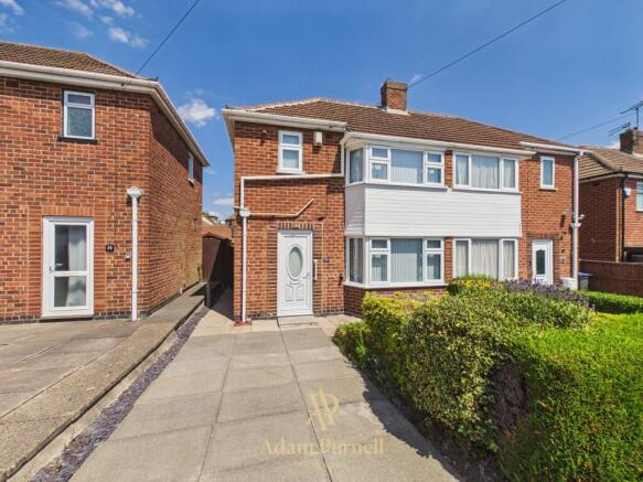 2 bed property, in Edinburgh Road, £180,000