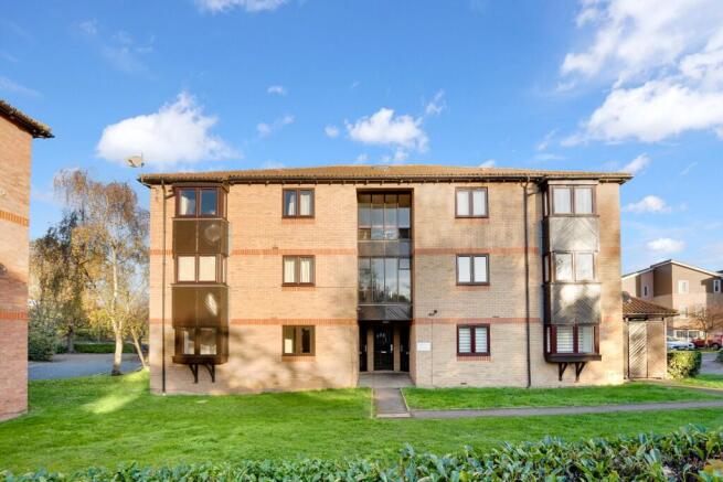 1 bed property, in Rushdon Close, £176,400