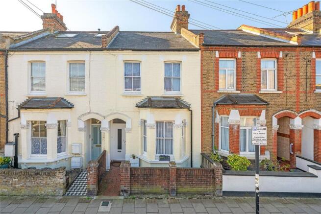 3 bed property, in Brathway Road, £800,000