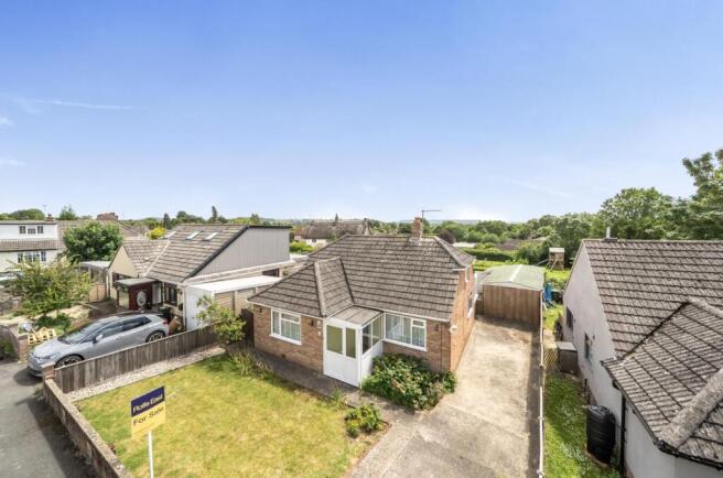 2 bed property, in Ambrose Close, £325,000
