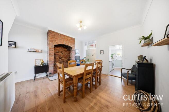 2 bed property, in St. Lawrence Street, £135,000
