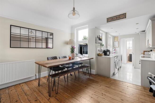 3 bed property, in Sutton Grove, £575,000