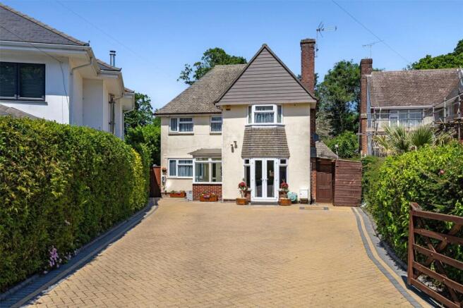 4 bed property, in Shelley Close, £800,000