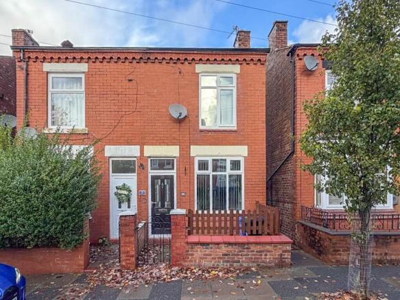 2 bed property, in Eldon Road, £160,000