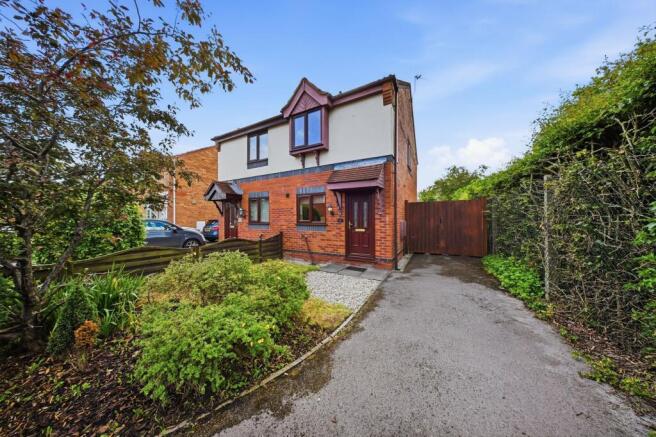 2 bed property, in Rowan Rise, £210,000