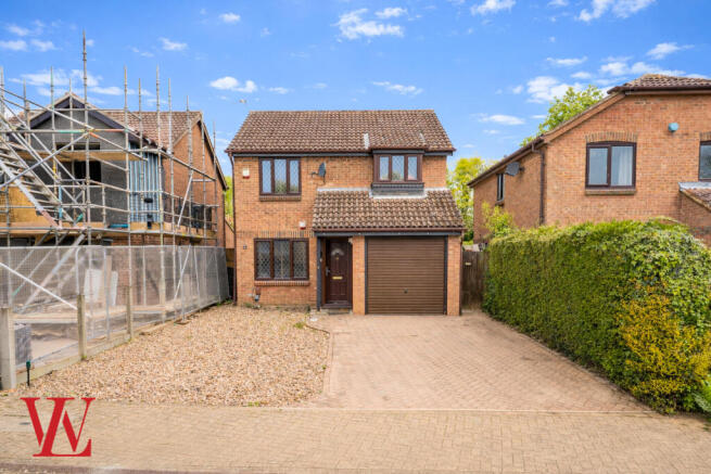 3 bed property, in Larchwood, £525,000
