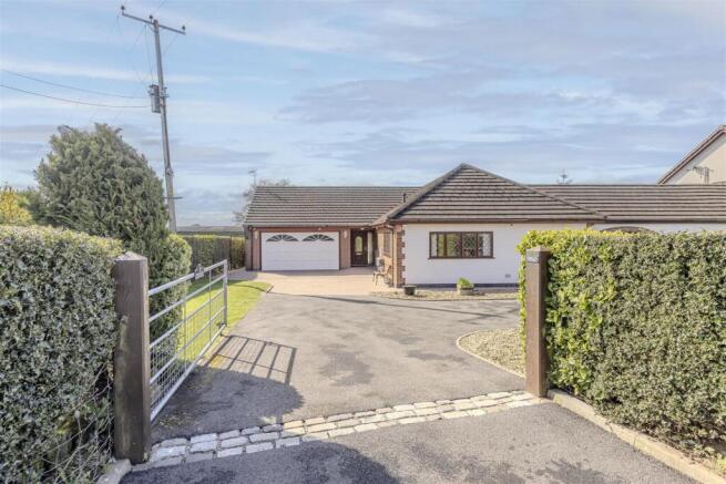 3 bed property, in Caverswall Common, £530,000