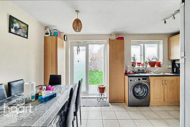 3 bed property, in Nine Acres Close, £450,000