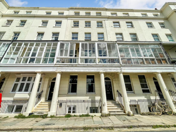 1 bed property, in Ground Floor Flat Rear, £100,000