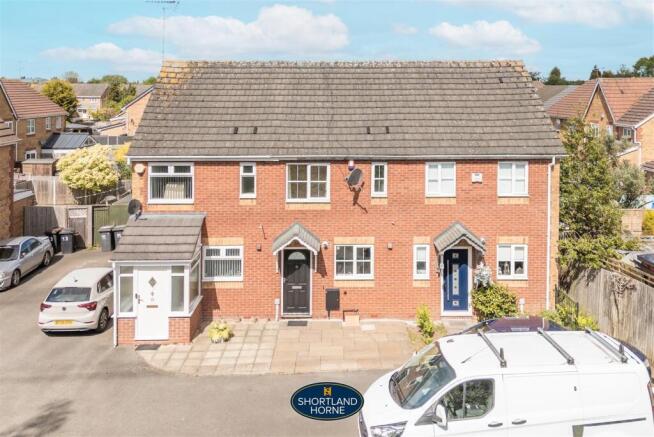 2 bed property, in Lyndhurst Close, £190,000