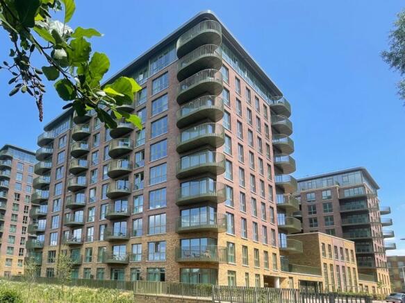 2 bed property, in Townsend Road, £668,000