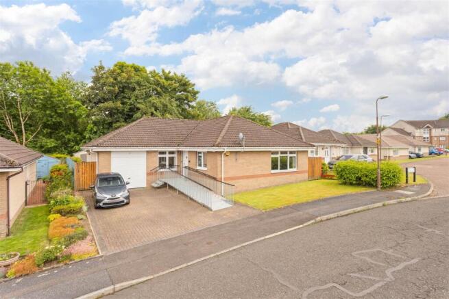 4 bed property, in Goldpark Place, £335,000