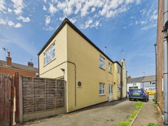 3 bed property, in Hinckley Road, £119,500