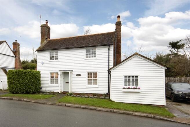 3 bed property, in Iden Green Road, £630,000