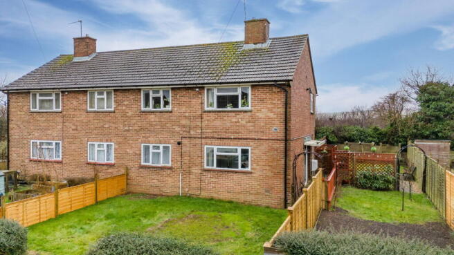 2 bed property, in The Knowlings, £190,000