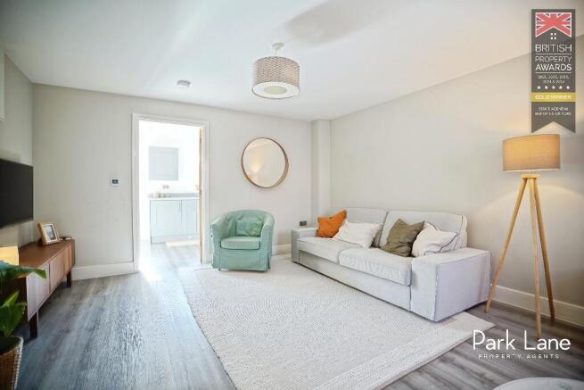 3 bed property, in Phoenix Drive, £445,000