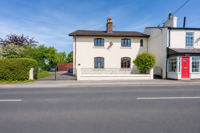 4 bed property, in Asmall Lane, £500,000