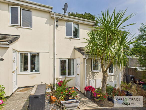 2 bed property, in Doubletrees Court, £170,000