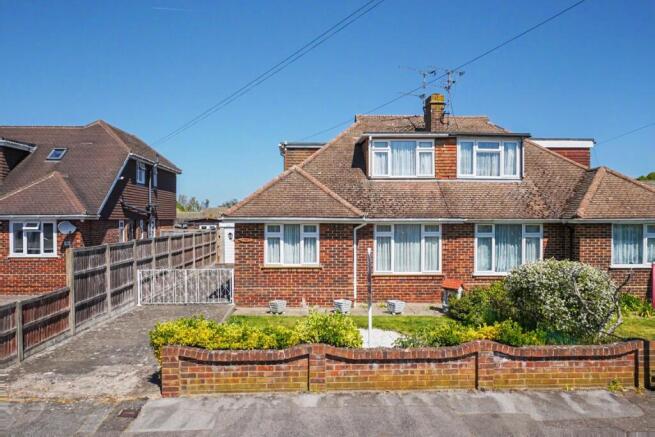 2 bed property, in Sterling Road, £350,000