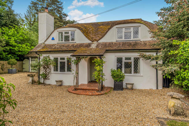 3 bed property, in Rockford, £800,000