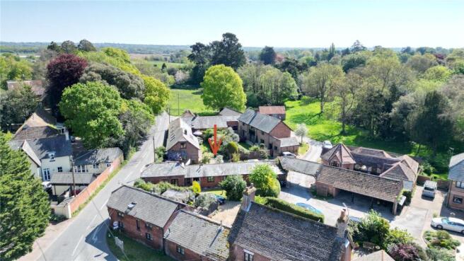 2 bed property, in Sopley Farm Buildings, £475,000