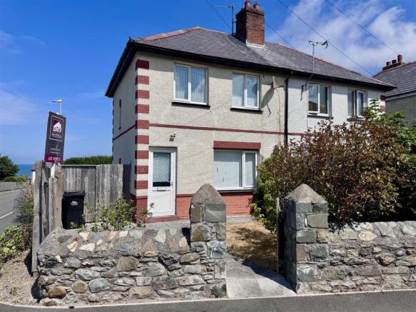 2 bed property, in Groesffordd, £165,000