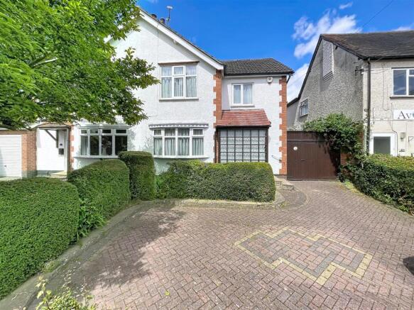 3 bed property, in Birches Lane, £485,000
