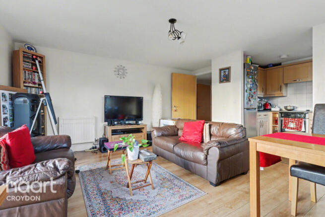 2 bed property, in Goodman Crescent, £250,000