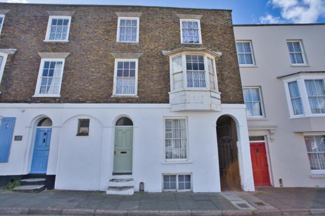 4 bed property, in Alfred Square, £400,000
