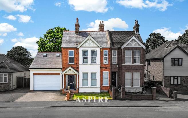 4 bed property, in Gladstone Road, £550,000