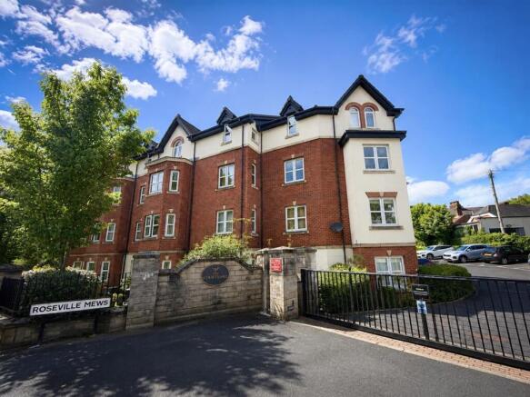 2 bed property, in Roseville Mews, £275,000