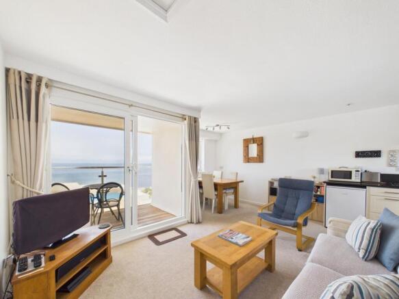 2 bed property, in Thurlestone Sands, £375,000