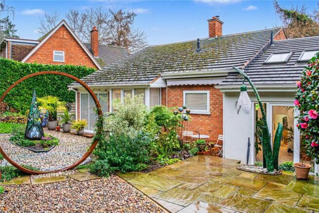 3 bed property, in Holywell Road, £460,000