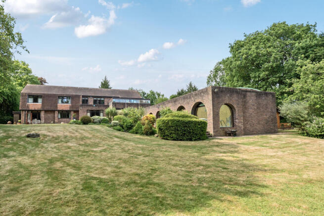 6 bed property, in Totteridge Common, £6,500,000