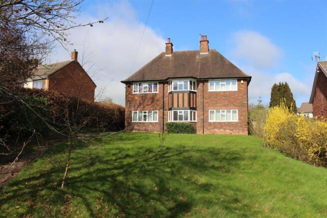 5 bed property, in Whitecotes Lane, £475,000