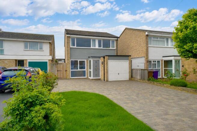 3 bed property, in Ackroyd Road, £435,000
