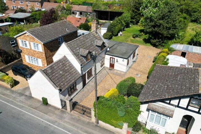 3 bed property, in Huntingdon Road, £350,000