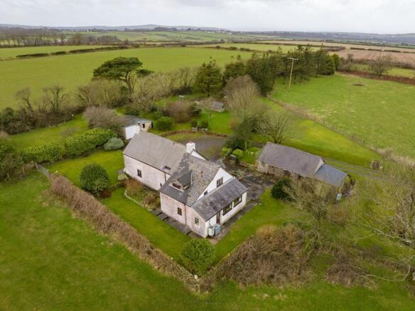 4 bed property, in Llanarth, £450,000