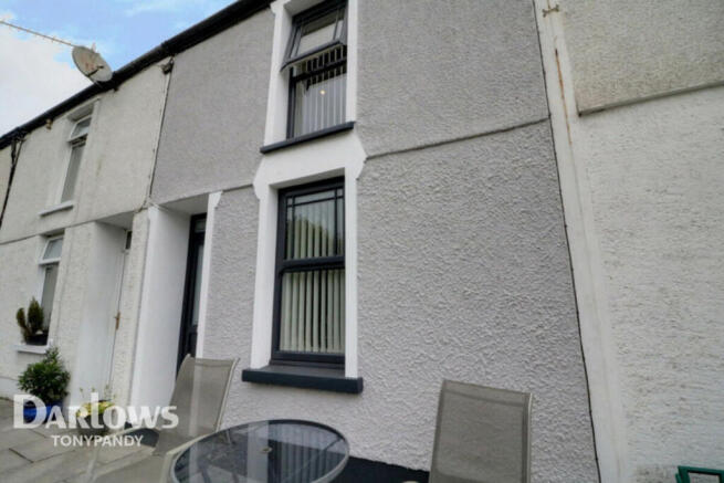 2 bed property, in Ystrad Road, £80,000
