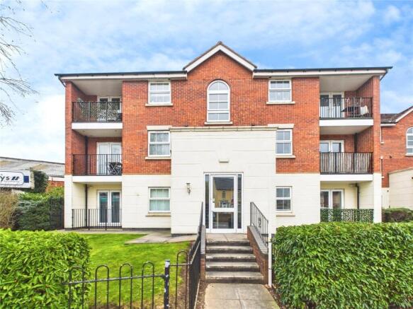 2 bed property, in Portland Road, £140,000