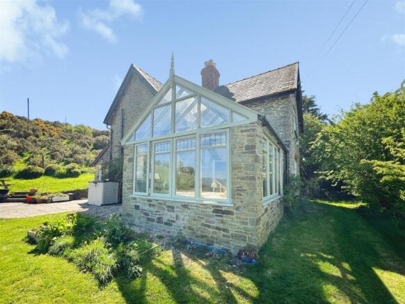 2 bed property, in Sarn, £250,000