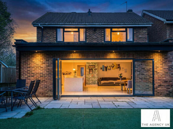 4 bed property, in Collyer Road, £530,000