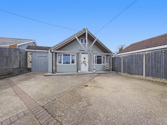 5 bed property, in Bullockstone Road, £700,000