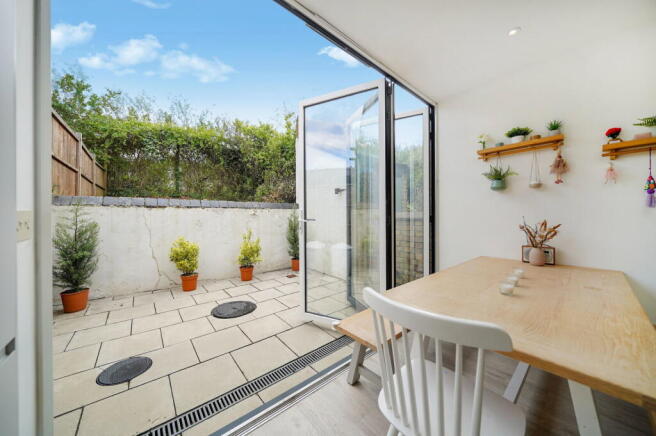 3 bed property, in Old Oak Lane, £575,000