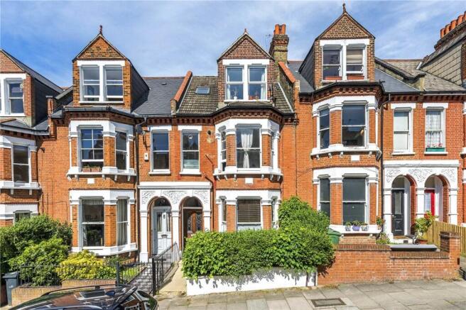 2 bed property, in Kestrel Avenue, £450,000