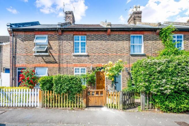 2 bed property, in Albert Road, £440,000