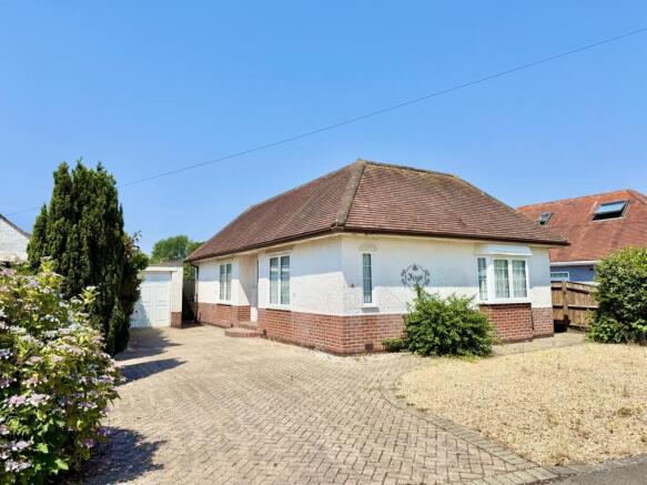 3 bed property, in Woodland Way, £575,000