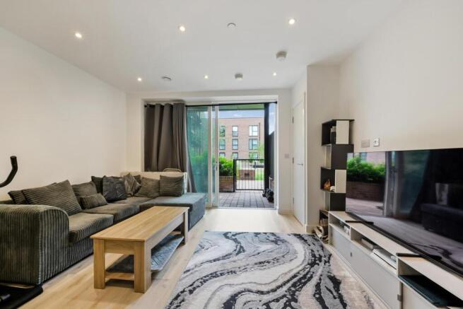 1 bed property, in Luxton House, £275,000