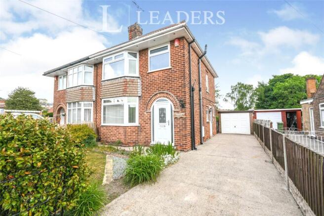 3 bed property, in Central Drive, £190,000