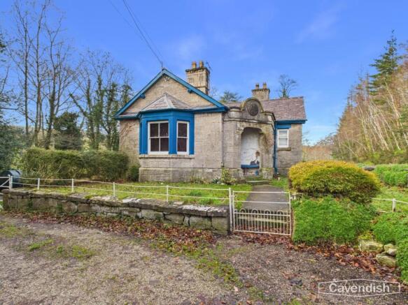 2 bed property, in Penbedw, £275,000